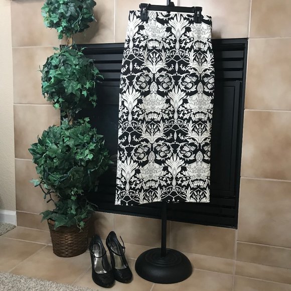 Zara Dresses & Skirts - HP🎉ZARA Woman Pencil Skirt | Black/Cream Small